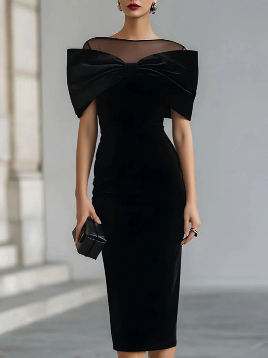 Vestido midi dramático em veludo preto com laço.