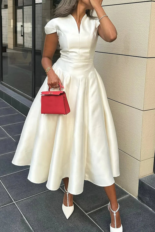 Vestido de menina com decote em V e cintura evasé