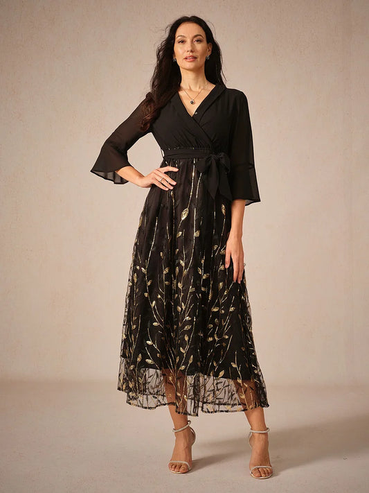 Vestido midi bordado com lantejoulas douradas