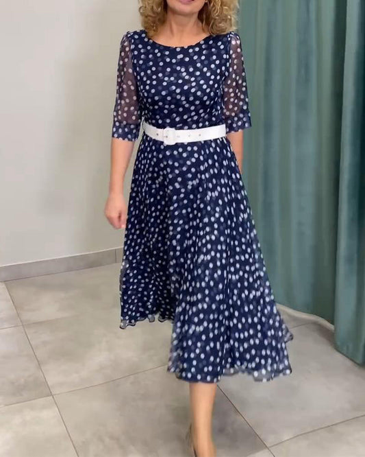 Vestido de manga curta em chiffon com bolinhas