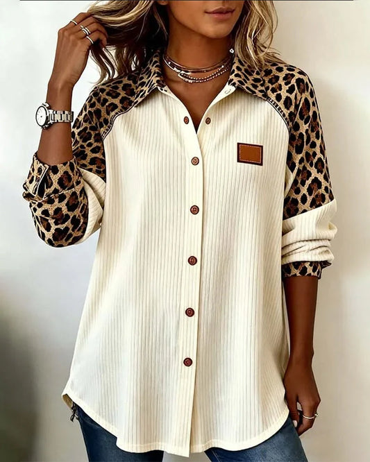 Camisa de colarinho abotoado com padrão leopardo