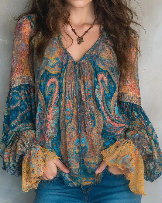Blusa de mulher estilo boho com mangas flare e decote em V.