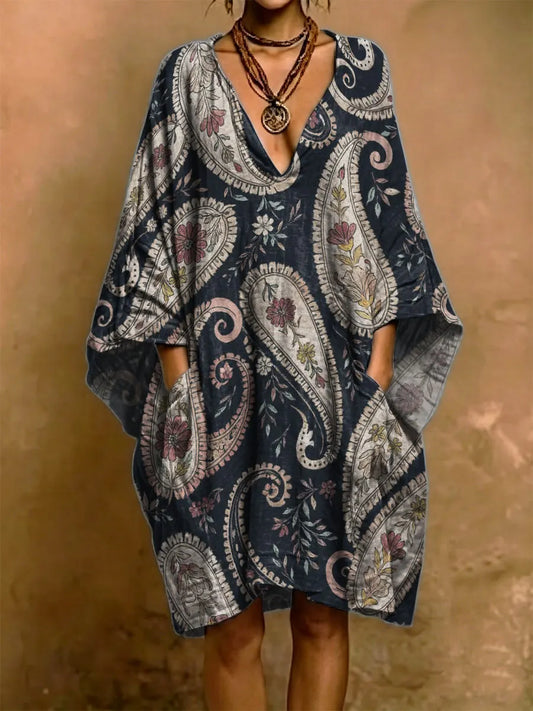 Vestido de mulher em algodão e linho com estampado floral paisley vintage e manga curta.